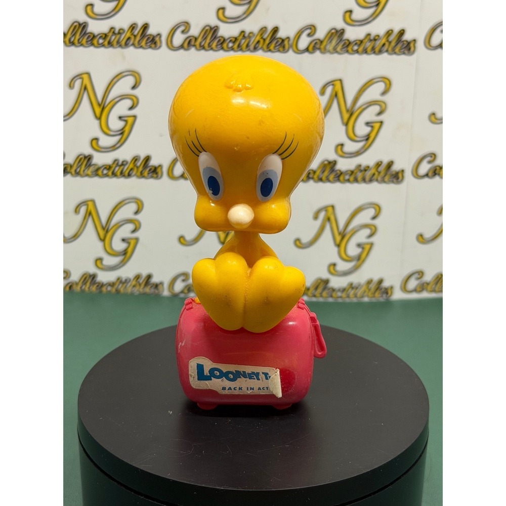 Vintage Tweety Bird Looney Tunes Back in Action In Africa Figurine Suitcase Base